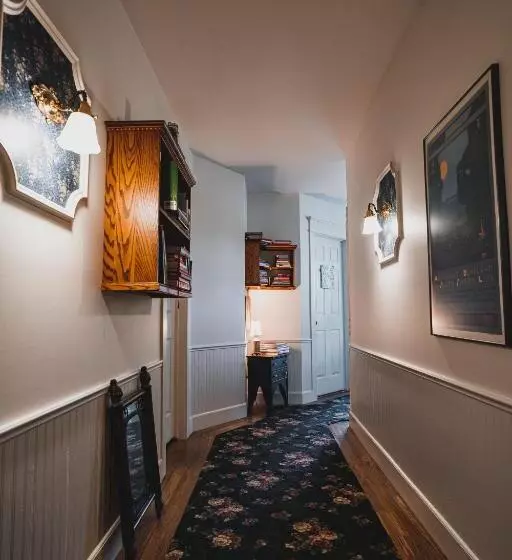 Yelton Manor Bed And Breakfast