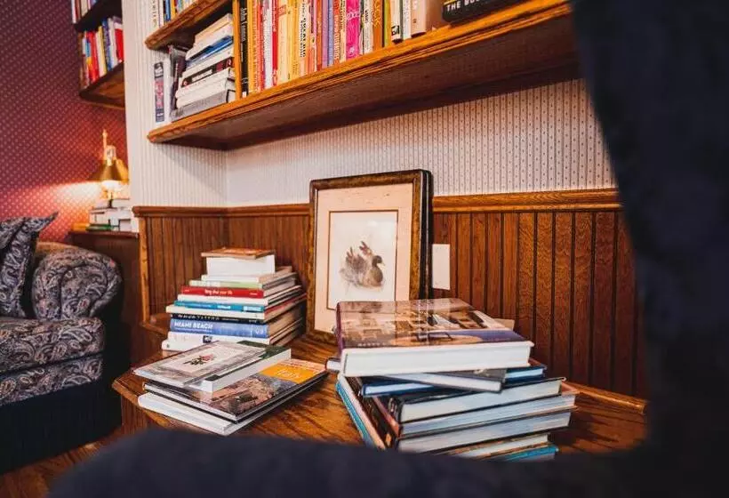 Yelton Manor Bed And Breakfast