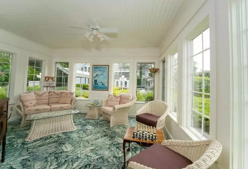 Yelton Manor Bed And Breakfast