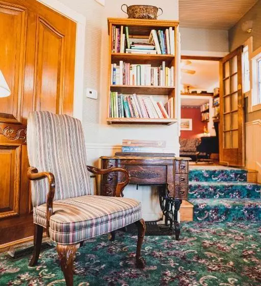 Yelton Manor Bed And Breakfast