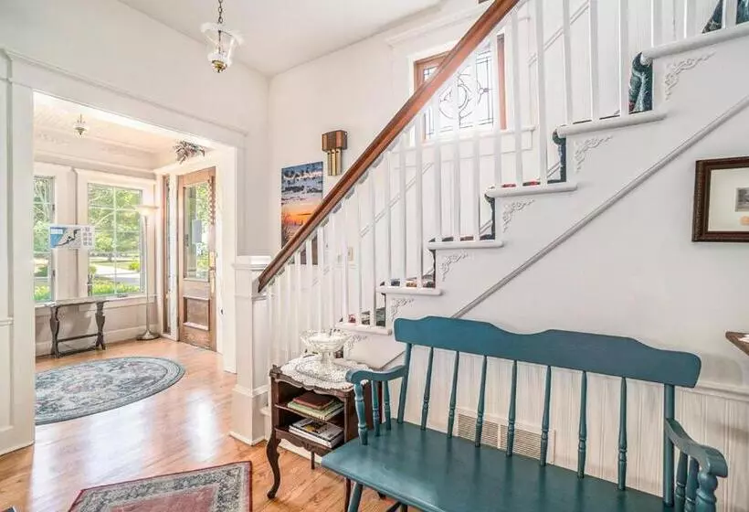 Yelton Manor Bed And Breakfast