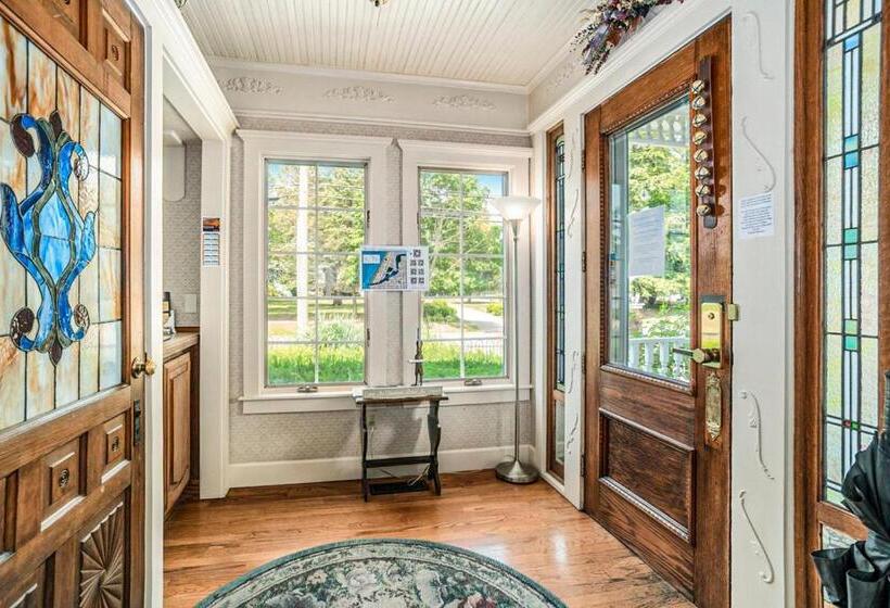 Yelton Manor Bed And Breakfast