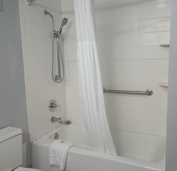 호텔 Rodeway Inn & Suites