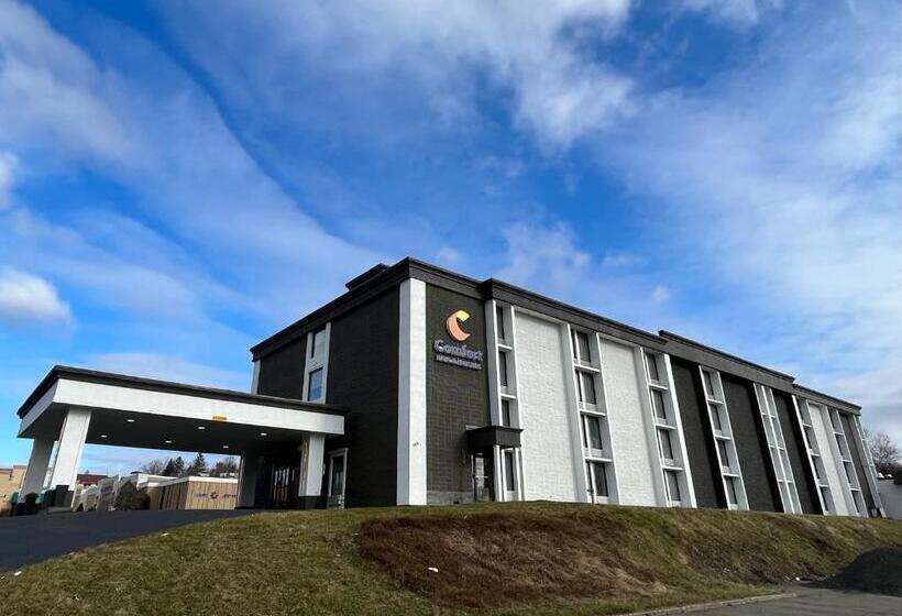 호텔 Rodeway Inn & Suites