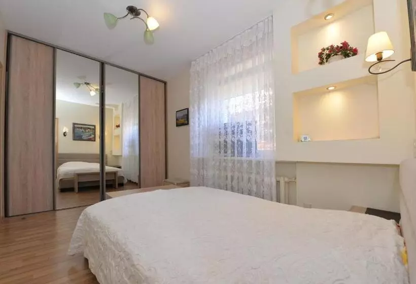 پانسیون Nida Guesthouse At Loreta