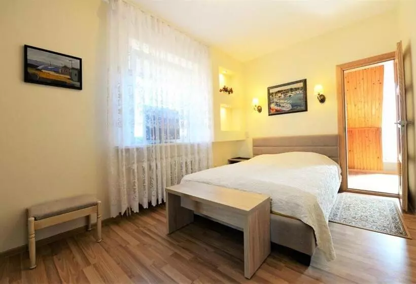 پانسیون Nida Guesthouse At Loreta