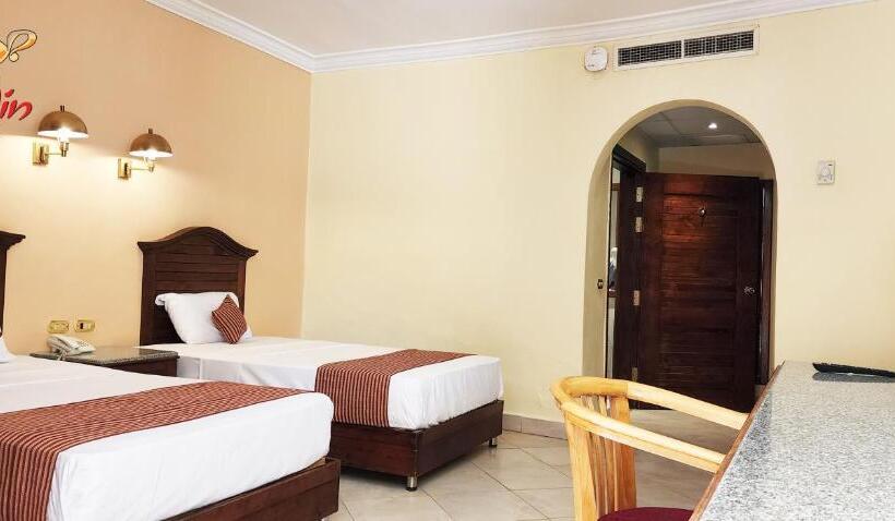 هتل Aladdin Beach Resort