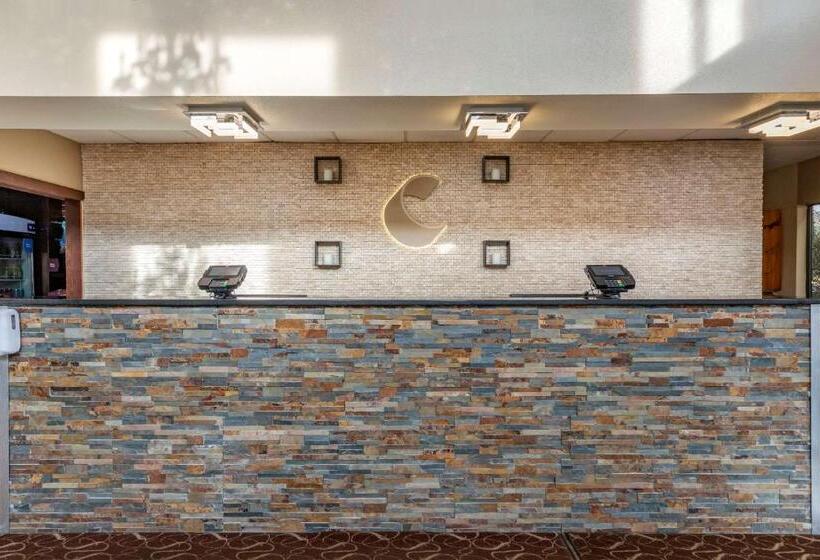 Отель Comfort Suites Auburn Hills Detroit