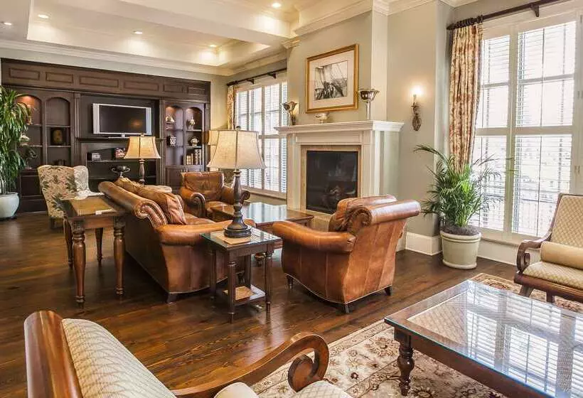 בית מלון כפרי Hampton Inn & Suites Savannah Historic District