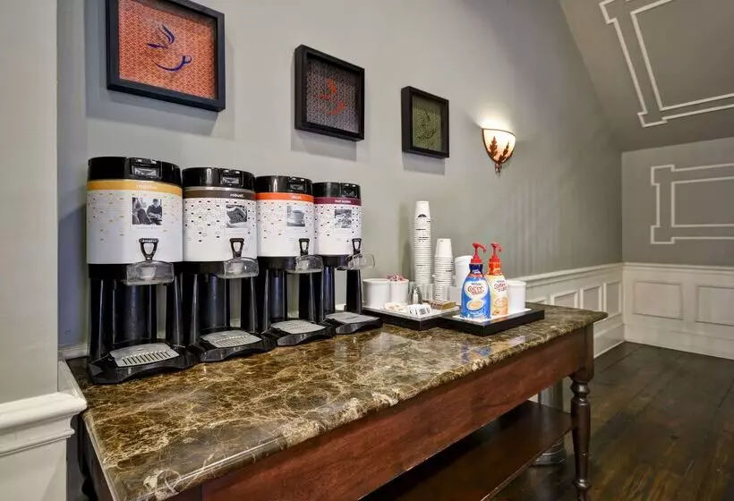 בית מלון כפרי Hampton Inn & Suites Savannah Historic District