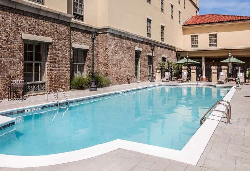 בית מלון כפרי Hampton Inn & Suites Savannah Historic District