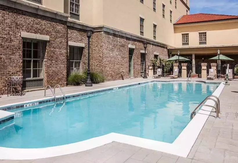 בית מלון כפרי Hampton Inn & Suites Savannah Historic District