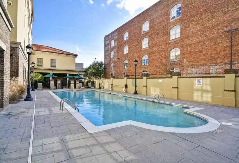 בית מלון כפרי Hampton Inn & Suites Savannah Historic District