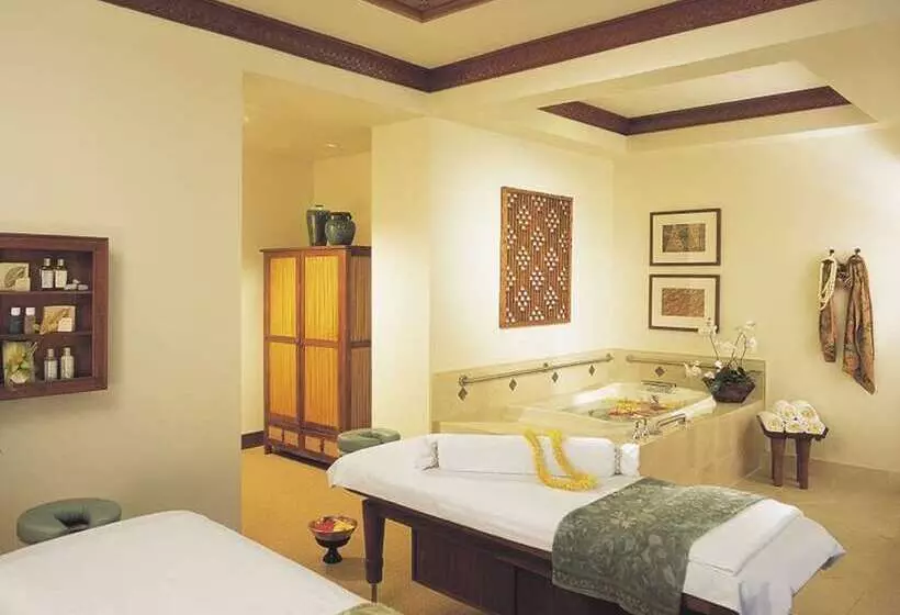 هتل Hilton Grand Vacations Club Grand Waikikian Honolulu