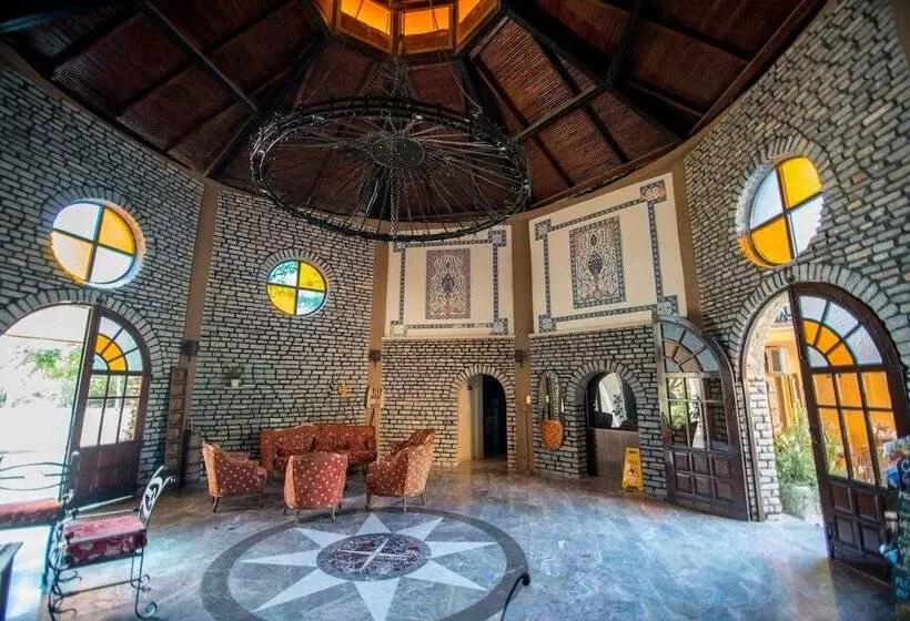 Отель Holiday Calbis