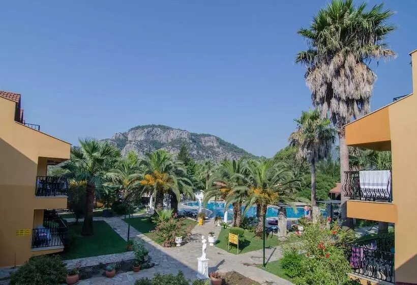 Отель Holiday Calbis