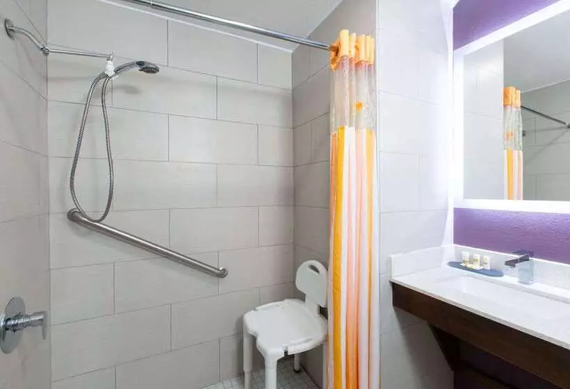 Отель La Quinta By Wyndham Blue Springs