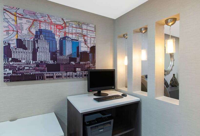 酒店 La Quinta By Wyndham Blue Springs