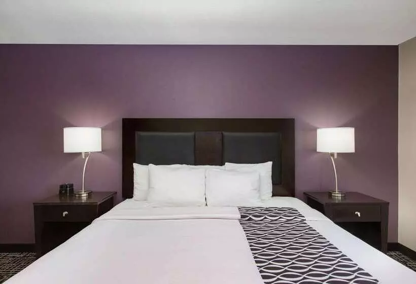 Отель La Quinta By Wyndham Blue Springs