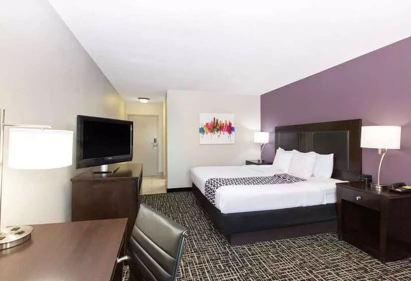 Отель La Quinta By Wyndham Blue Springs