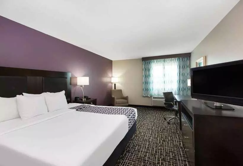 Отель La Quinta By Wyndham Blue Springs