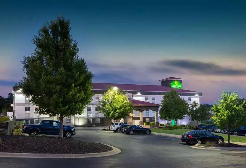 Отель La Quinta By Wyndham Blue Springs