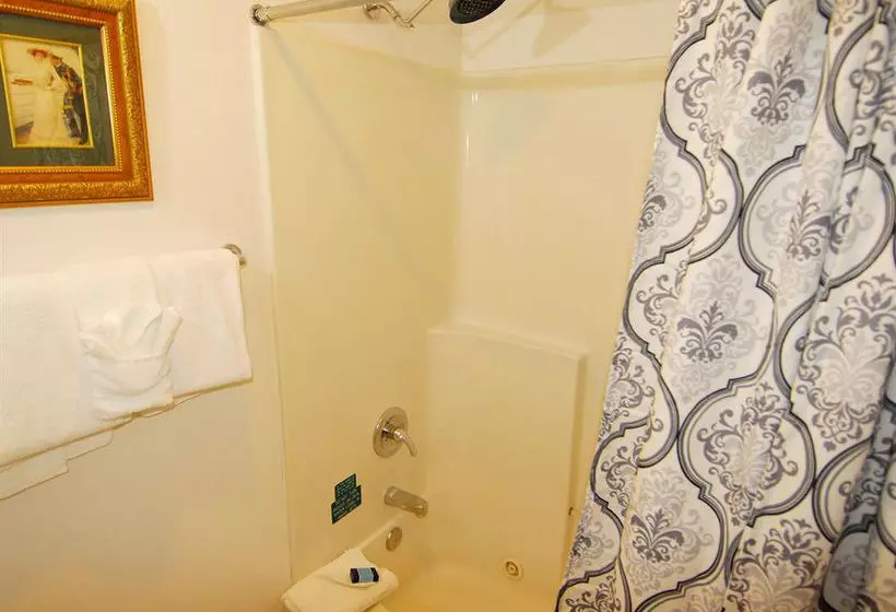 Hotel Resortquest Rentals At Crystal Sands East & West