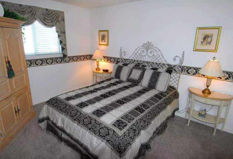 Hotel Resortquest Rentals At Crystal Sands East & West