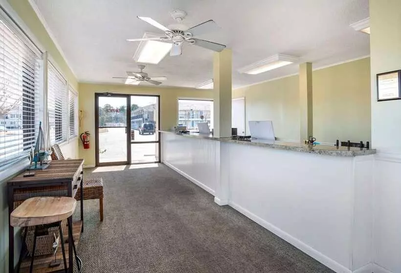 هتل Rodeway Inn & Suites