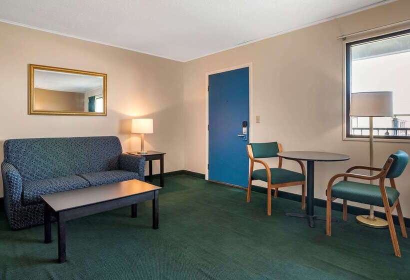 فندق Rodeway Inn & Suites