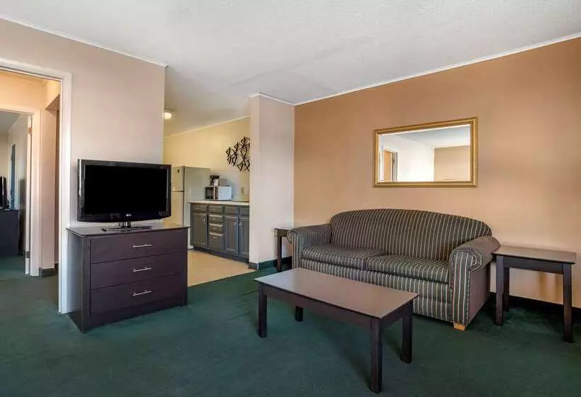 هتل Rodeway Inn & Suites