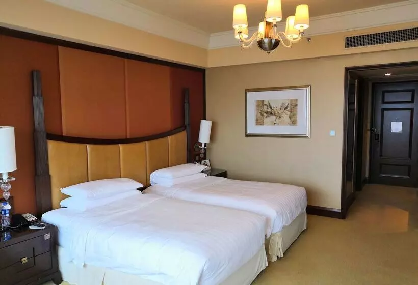 Hotel Shangri La Wenzhou A Panoramic View Of The River, Adjacent To Wenzhou International Convention And E