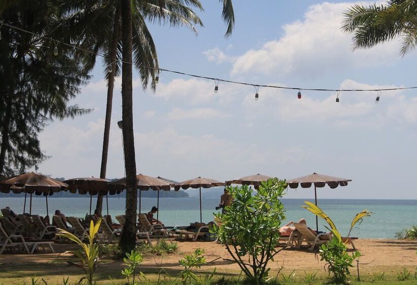 בית מלון כפרי Sudala Beach Resort