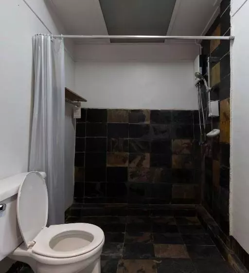 호텔 The Legacy River Kwai Resort