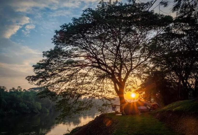 호텔 The Legacy River Kwai Resort