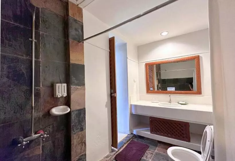 호텔 The Legacy River Kwai Resort