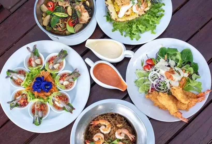 호텔 The Legacy River Kwai Resort