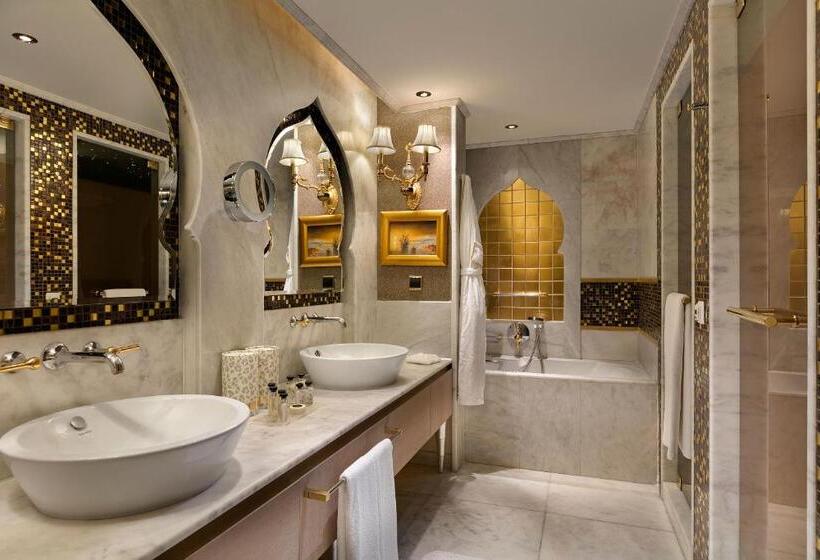 هتل Titanic Mardan Palace