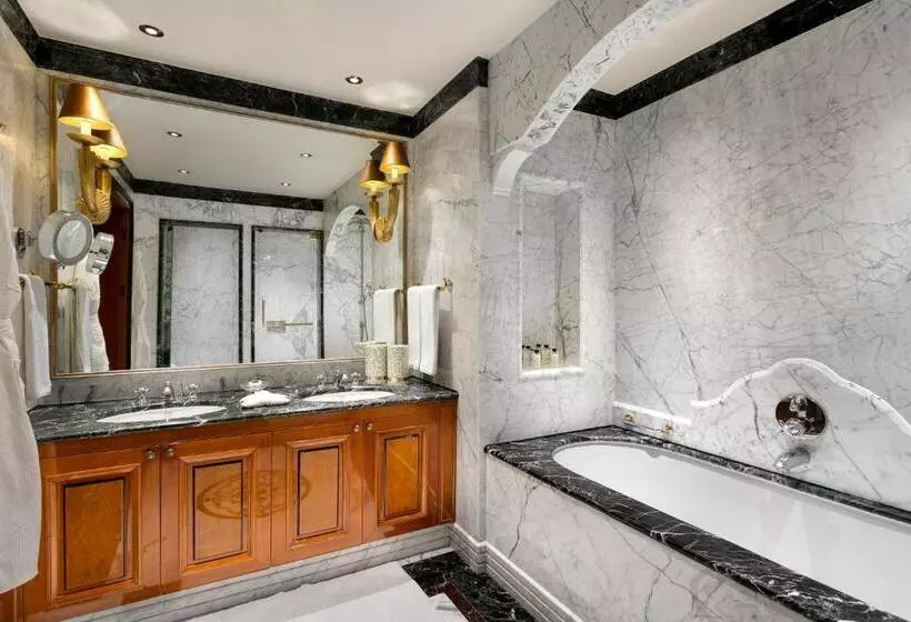 Отель Titanic Mardan Palace