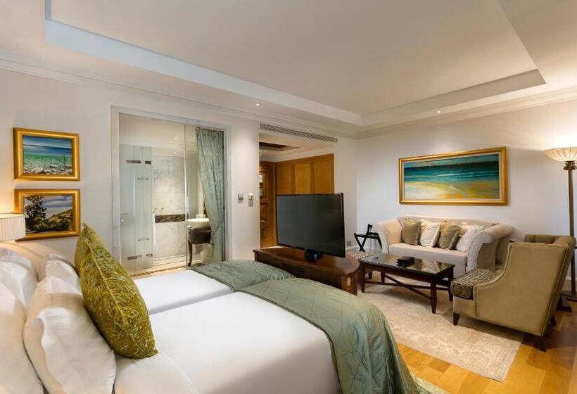 هتل Titanic Mardan Palace