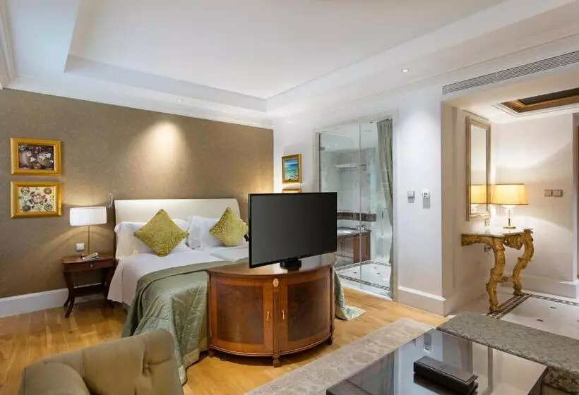 Отель Titanic Mardan Palace