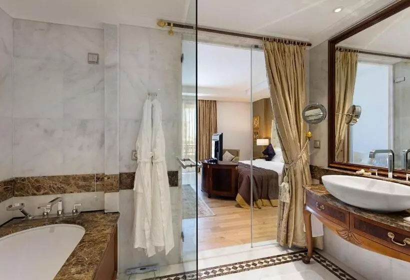 Отель Titanic Mardan Palace