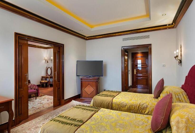 هتل Titanic Mardan Palace