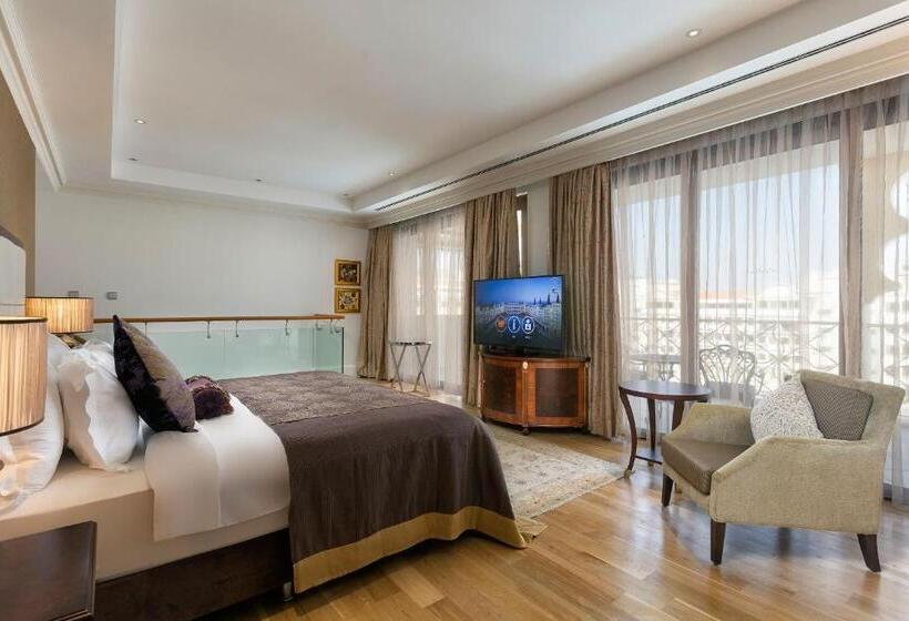 هتل Titanic Mardan Palace