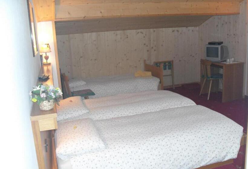 הוסטל Garni Meublè La Baita