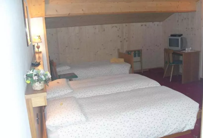 ユースホステル Garni Meublè La Baita