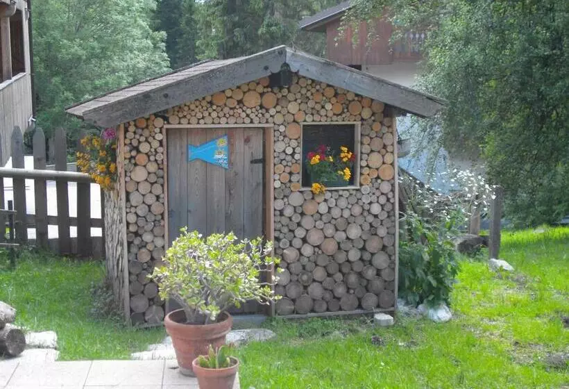 ユースホステル Garni Meublè La Baita