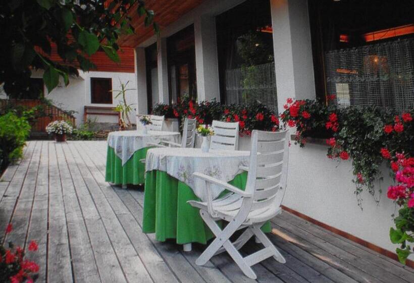 הוסטל Garni Meublè La Baita