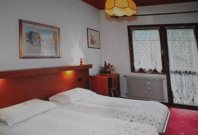 ユースホステル Garni Meublè La Baita