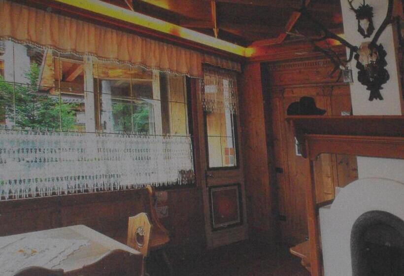 הוסטל Garni Meublè La Baita